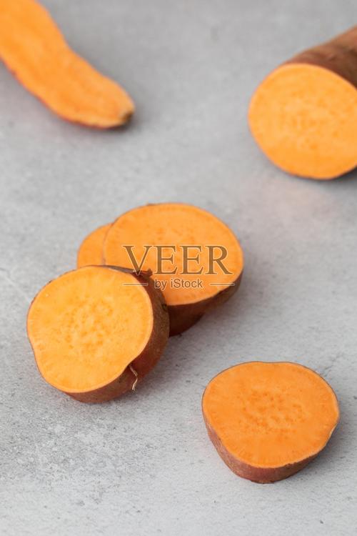 红薯收获季 从田间切块到橘香四溢的库马拉美味